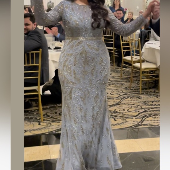 MAC DUGGAL BEADED LONG SLEEVE
EVENING GOWN size 10 brand New - Picture 8 of 15